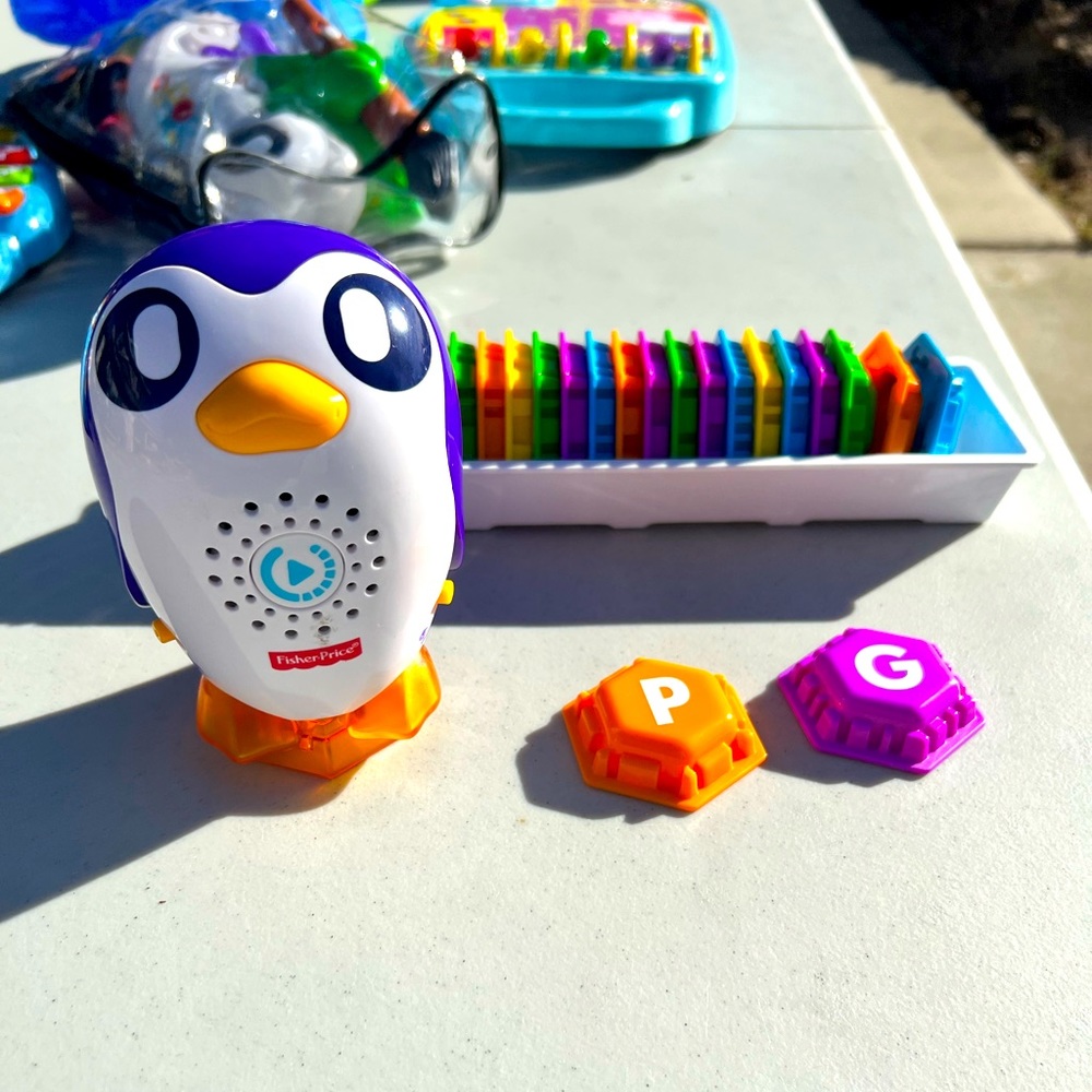 fisher-price think & learn seek & spell penguin